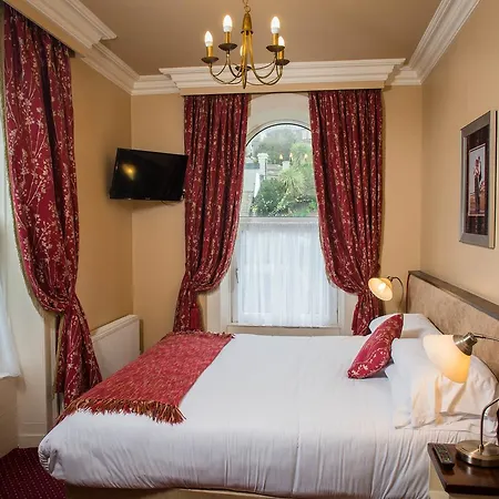 לינה וארוחת בוקר Gabriel House 4*